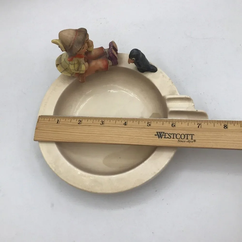 GOEBEL HUMMEL 34 SINGING LESSONS ASHTRAY BOY With BIRD‎ FIGURINE